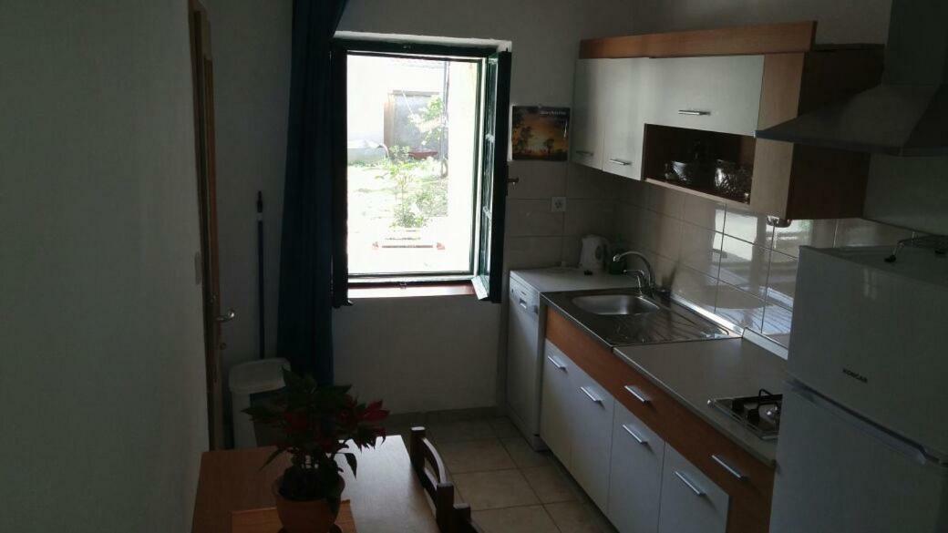 Apartments Viktorija Стариград-Пакленица Екстериор снимка