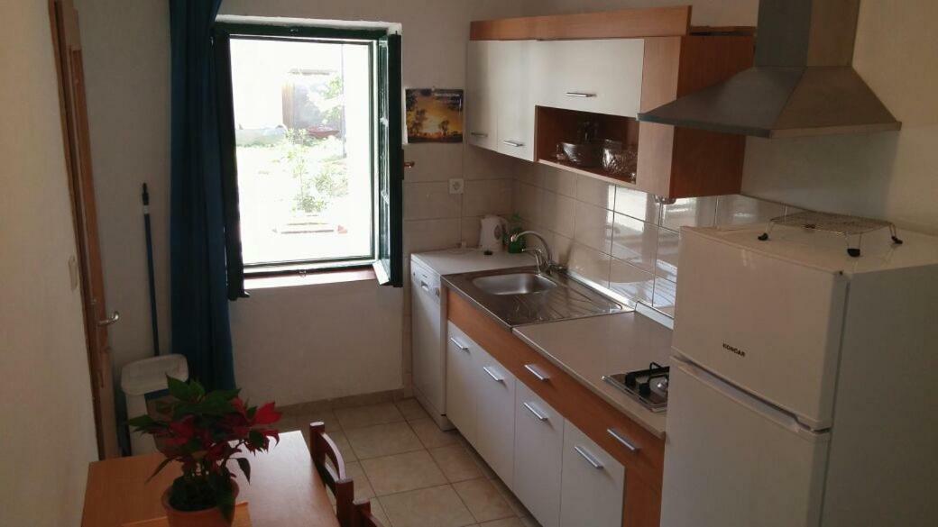 Apartments Viktorija Стариград-Пакленица Екстериор снимка