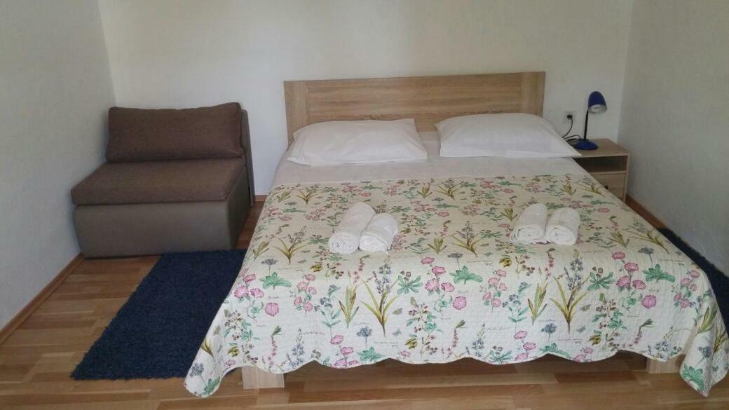 Apartments Viktorija Стариград-Пакленица Екстериор снимка