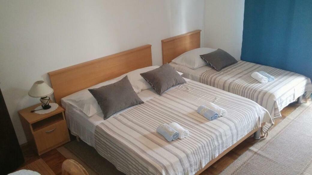 Apartments Viktorija Стариград-Пакленица Екстериор снимка