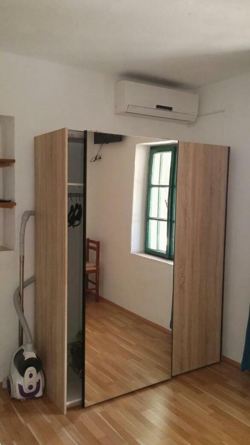 Apartments Viktorija Стариград-Пакленица Екстериор снимка